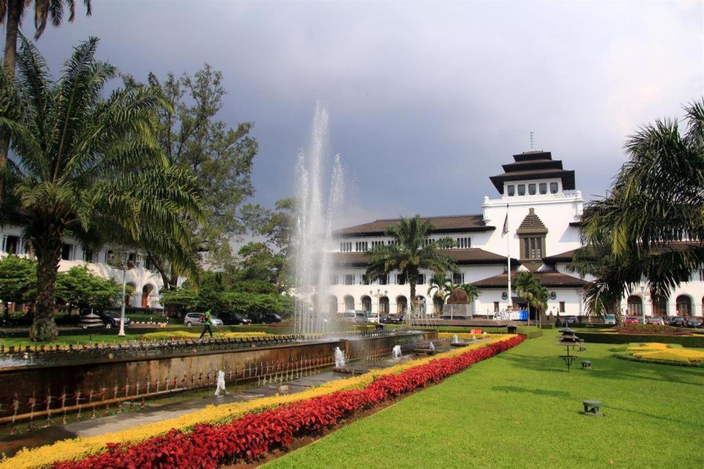 Hotel Tibera Taman Cibeunying Bandung Exterior photo