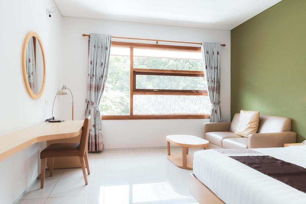 Hotel Tibera Taman Cibeunying Bandung Exterior photo